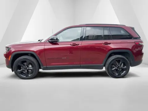 More photos of 2022 Jeep Grand Cherokee Altitude at Ironton Automotive, OH