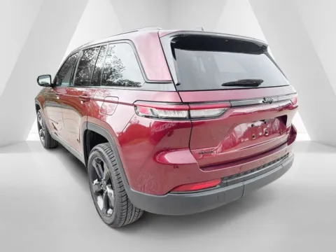 More photos of 2022 Jeep Grand Cherokee Altitude at Ironton Automotive, OH