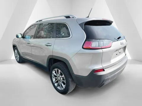 More photos of 2019 Jeep Cherokee Latitude Plus at Ironton Automotive, OH