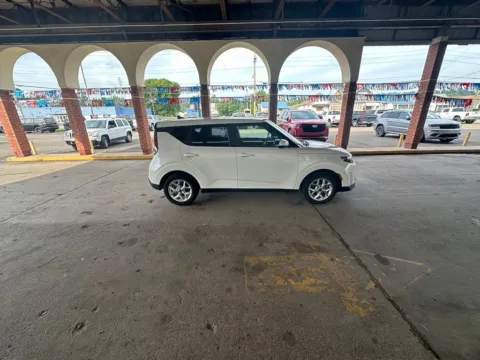 More photos of 2024 Kia Soul LX at Ironton Automotive, OH