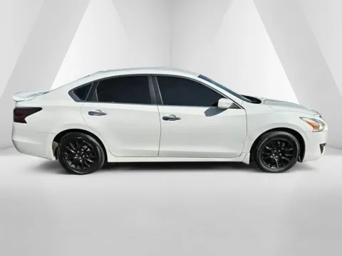More photos of 2015 Nissan Altima 2.5 S at Ironton Automotive, OH