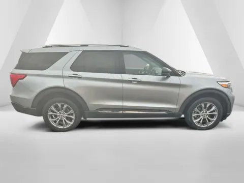 More photos of 2021 Ford Explorer Limited at Ironton Automotive, OH