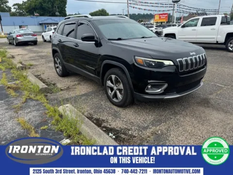 Black 2019 Jeep Cherokee Limited for sale in Ironton, OH