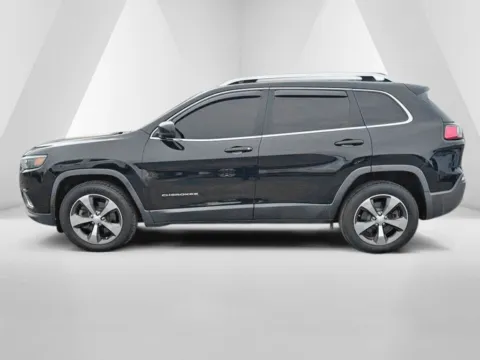 More photos of 2019 Jeep Cherokee Limited at Ironton Automotive, OH
