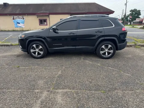 More photos of 2019 Jeep Cherokee Limited at Ironton Automotive, OH