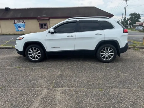More photos of 2017 Jeep Cherokee Limited at Ironton Automotive, OH