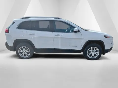 More photos of 2018 Jeep Cherokee Latitude Plus at Ironton Automotive, OH