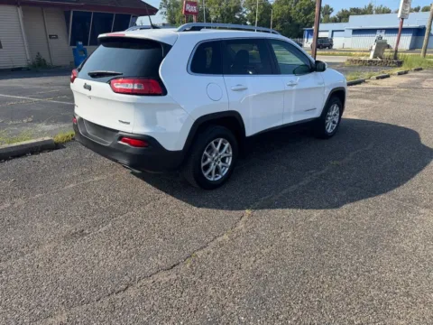 More photos of 2018 Jeep Cherokee Latitude Plus at Ironton Automotive, OH