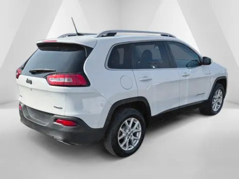 More photos of 2018 Jeep Cherokee Latitude Plus at Ironton Automotive, OH