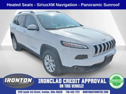 White 2018 Jeep Cherokee Latitude Plus for sale in Ironton, OH