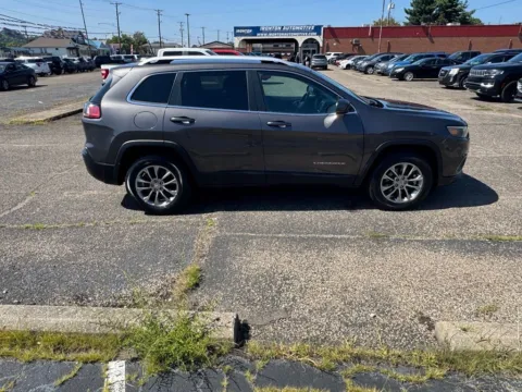 More photos of 2021 Jeep Cherokee Latitude Lux at Ironton Automotive, OH