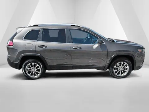 More photos of 2021 Jeep Cherokee Latitude Lux at Ironton Automotive, OH