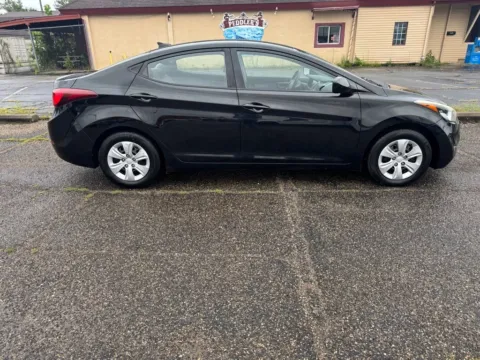 More photos of 2016 Hyundai Elantra SE at Ironton Automotive, OH