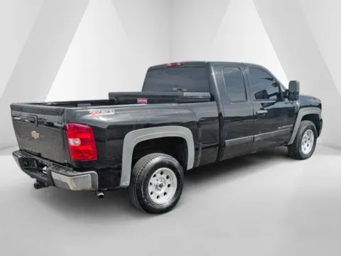 More photos of 2008 Chevrolet Silverado 1500 LT at Ironton Automotive, OH