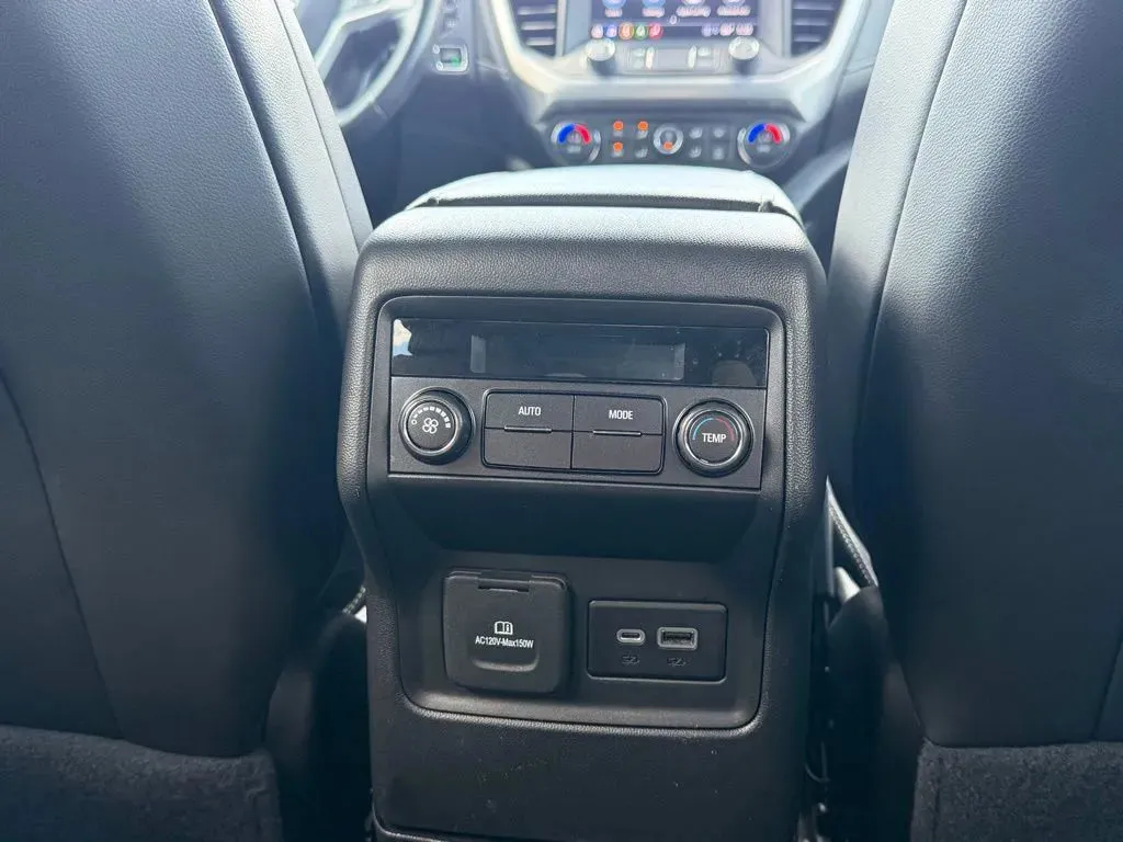 2022 GMC Acadia SLT - Photo 31