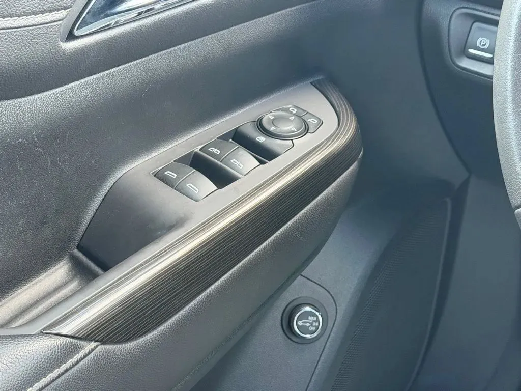 2022 GMC Acadia SLT - Photo 14