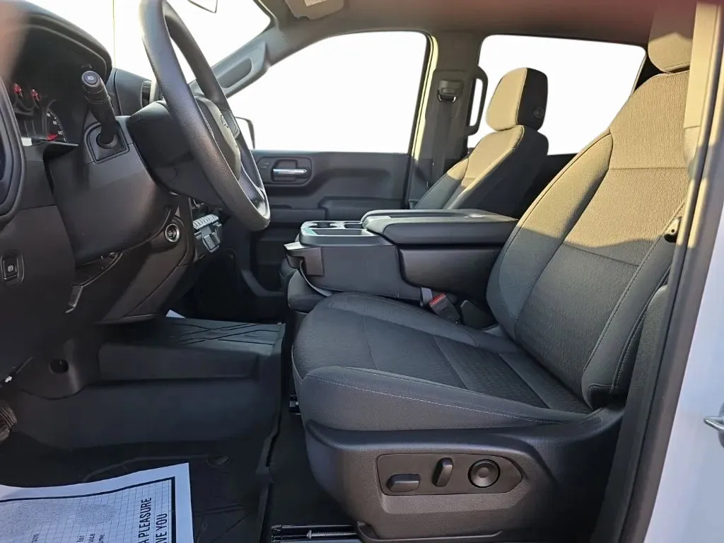 2023 Chevrolet Silverado 1500 Custom - Photo 19