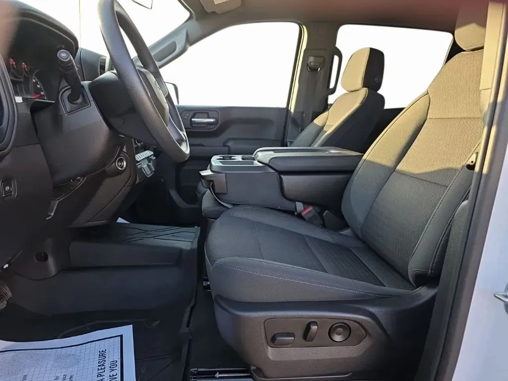 2023 Chevrolet Silverado 1500 Custom - Photo 18