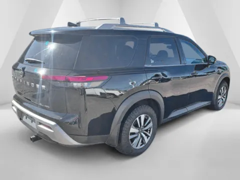 More photos of 2022 Nissan Pathfinder SL at Ironton Automotive, OH