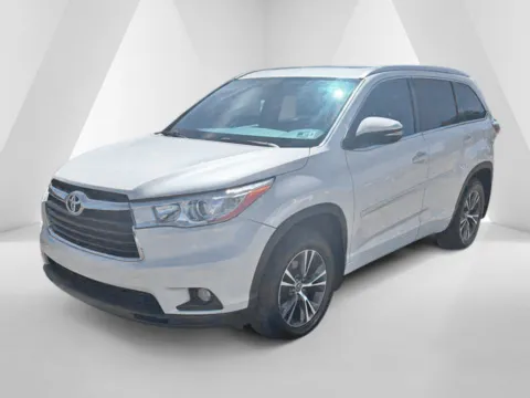 More photos of 2016 Toyota Highlander XLE V6 at Ironton Automotive, OH