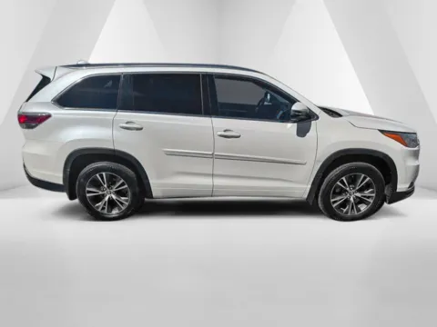 More photos of 2016 Toyota Highlander XLE V6 at Ironton Automotive, OH
