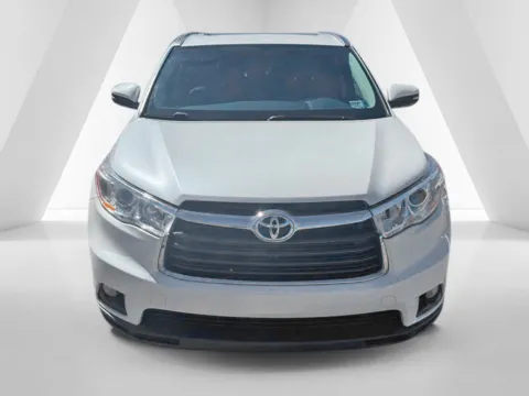 Another view of 2016 Toyota Highlander XLE V6 for sale in Ironton, OH at Ironton Automotive