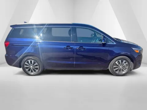 More photos of 2018 Kia Sedona SX at Ironton Automotive, OH