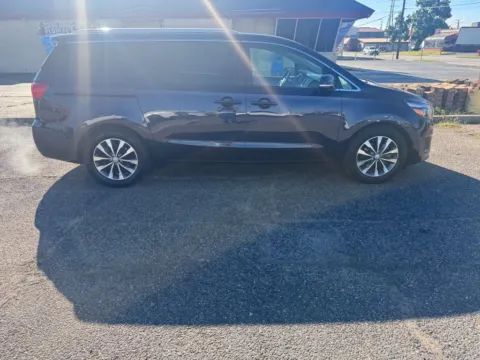 More photos of 2018 Kia Sedona SX at Ironton Automotive, OH
