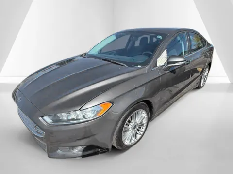 More photos of 2016 Ford Fusion SE at Ironton Automotive, OH