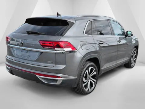 More photos of 2022 Volkswagen Atlas Cross Sport 2.0T SEL at Ironton Automotive, OH