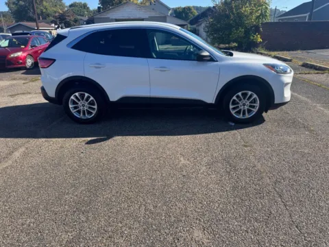More photos of 2022 Ford Escape SE at Ironton Automotive, OH