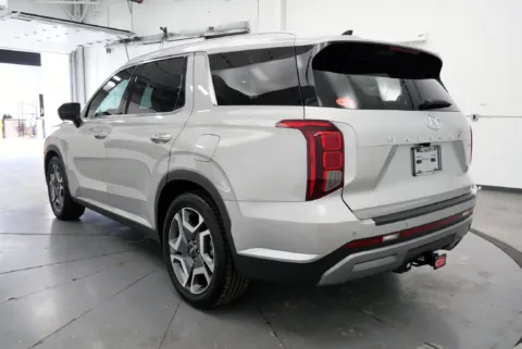 More photos of 2024 Hyundai Palisade Limited at Ironton Automotive, OH