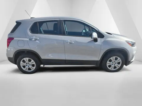 More photos of 2017 Chevrolet Trax LS at Ironton Automotive, OH