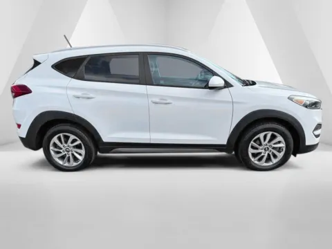 More photos of 2016 Hyundai Tucson SE at Ironton Automotive, OH