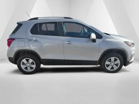 More photos of 2022 Chevrolet Trax LT at Ironton Automotive, OH