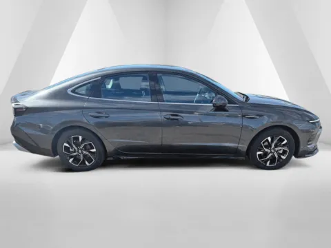 More photos of 2025 Hyundai Sonata SEL at Ironton Automotive, OH