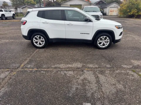 More photos of 2024 Jeep Compass Latitude at Ironton Automotive, OH