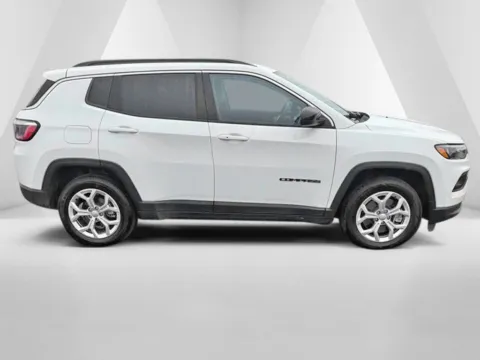 More photos of 2024 Jeep Compass Latitude at Ironton Automotive, OH