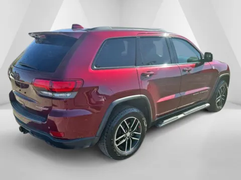 More photos of 2017 Jeep Grand Cherokee Trailhawk at Ironton Automotive, OH