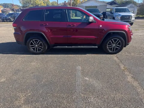 More photos of 2017 Jeep Grand Cherokee Trailhawk at Ironton Automotive, OH