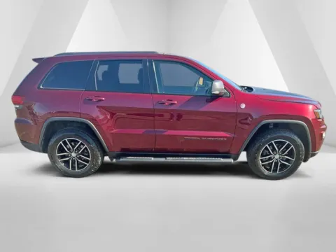 More photos of 2017 Jeep Grand Cherokee Trailhawk at Ironton Automotive, OH