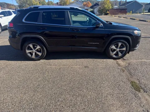 More photos of 2019 Jeep Cherokee Limited at Ironton Automotive, OH