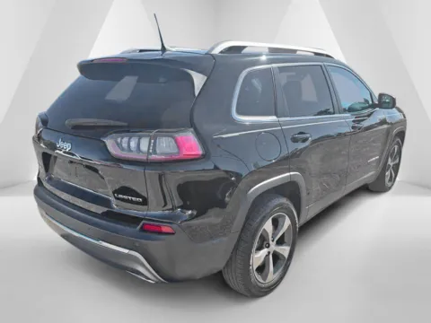 More photos of 2019 Jeep Cherokee Limited at Ironton Automotive, OH