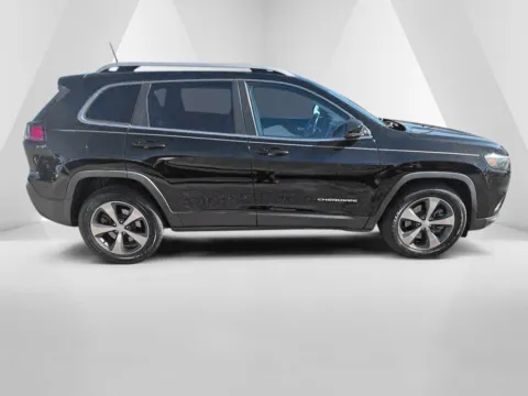 More photos of 2019 Jeep Cherokee Limited at Ironton Automotive, OH
