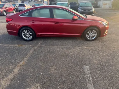 More photos of 2015 Hyundai Sonata SE at Ironton Automotive, OH