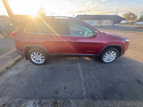 More photos of 2016 Jeep Cherokee Limited at Ironton Automotive, OH
