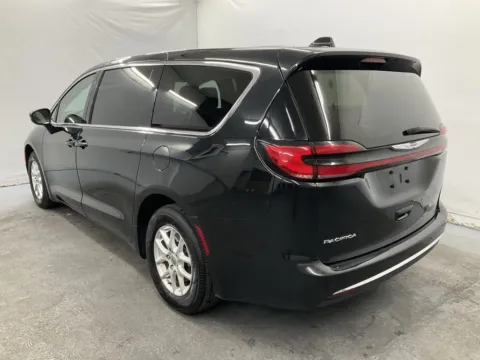 More photos of 2023 Chrysler Pacifica Touring L at Ironton Automotive, OH