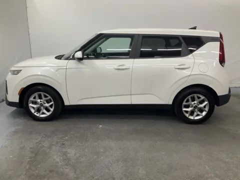 More photos of 2022 Kia Soul LX at Ironton Automotive, OH