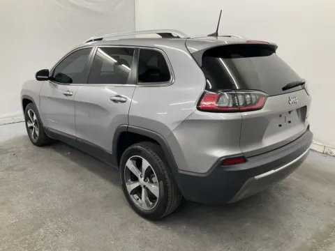 More photos of 2019 Jeep Cherokee Limited at Ironton Automotive, OH