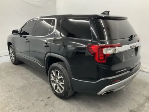 More photos of 2022 GMC Acadia SLE at Ironton Automotive, OH